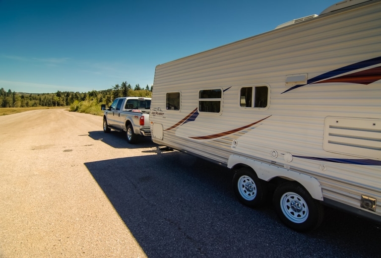 Best Travel Trailers Under 4000 Pounds (Light Towable Trailers)