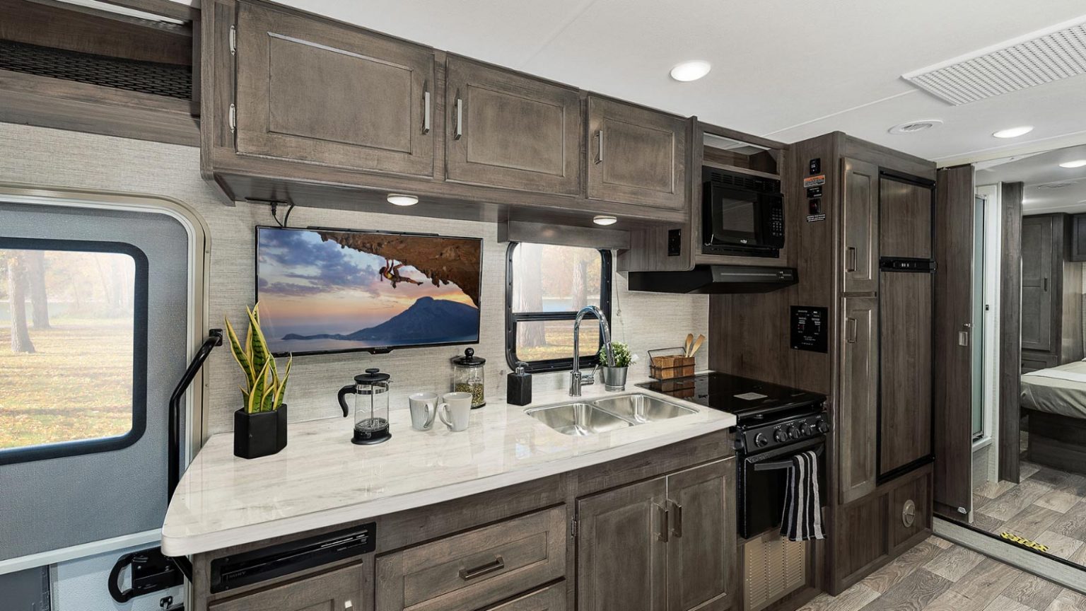 Winnebago Minnie Winnie Class C Motorhome: Specs, Price & Review
