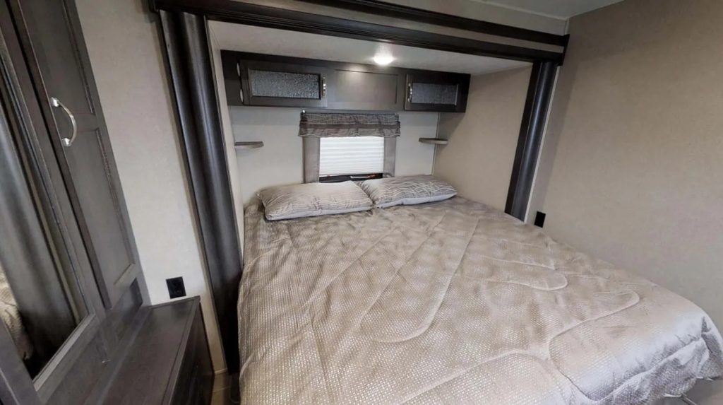 Top 6 Travel trailers with King size beds